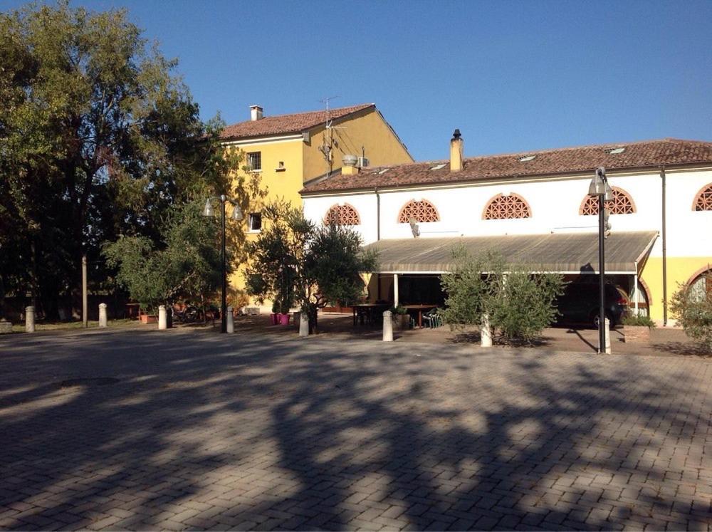 Agriturismo La Rasdora Porto Mantovano Exterior foto